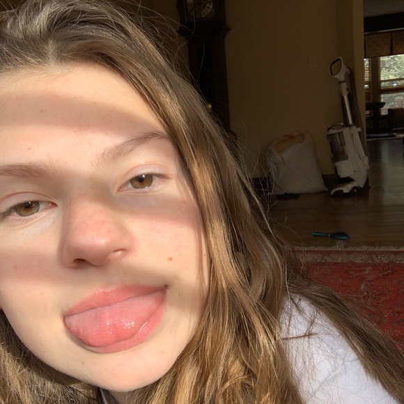 Meet your Posher, Gretchen - Picture 1 of 1